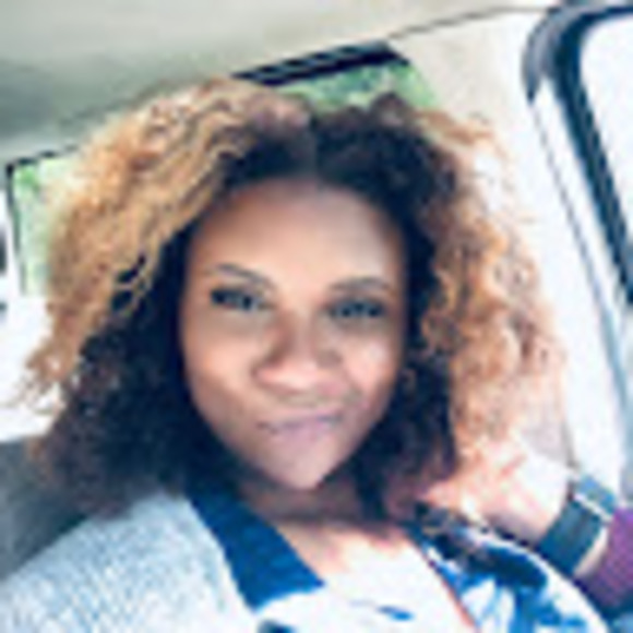 Meet your Posher, Alysia - Picture 1 of 1